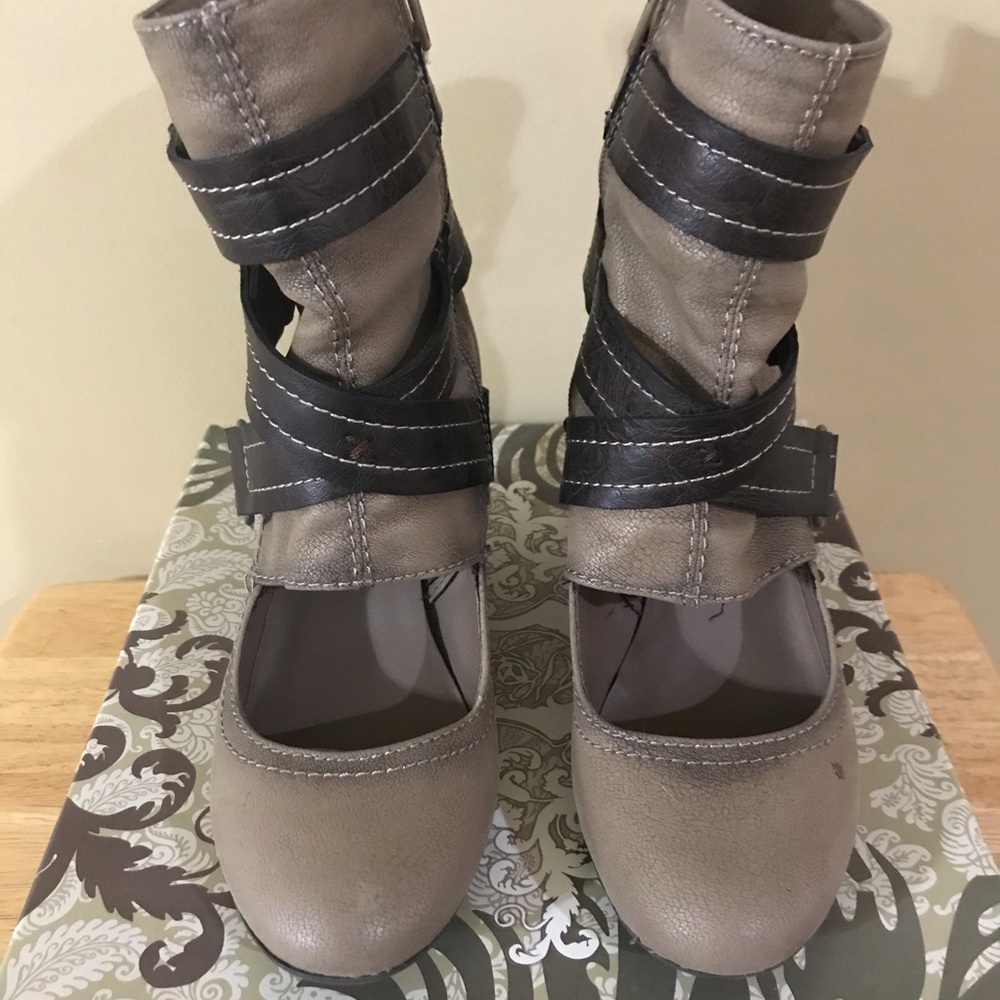 Tan Open-Front Boots - image 3